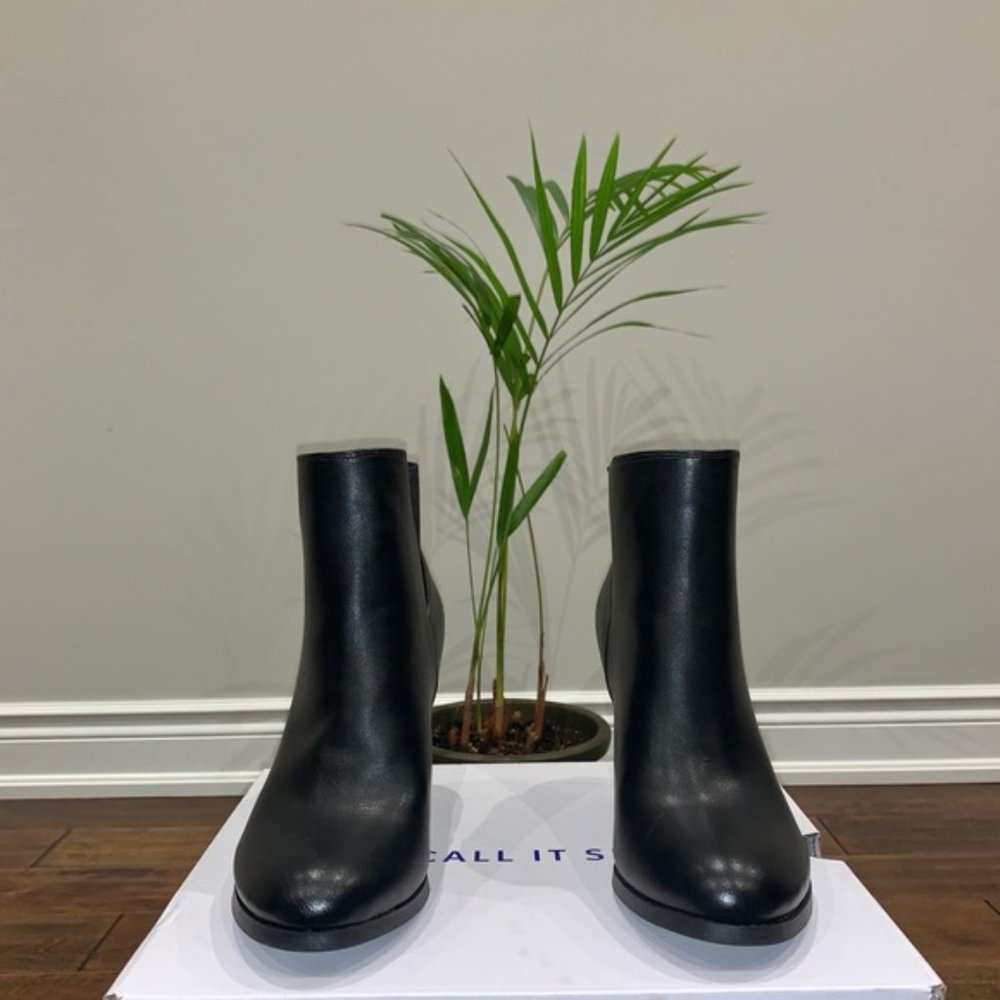 ✨ SOLD ✨ Black Spring Heels ✨